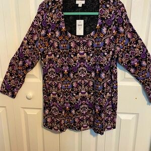 Long sleeved tunic top. Scoop neck.